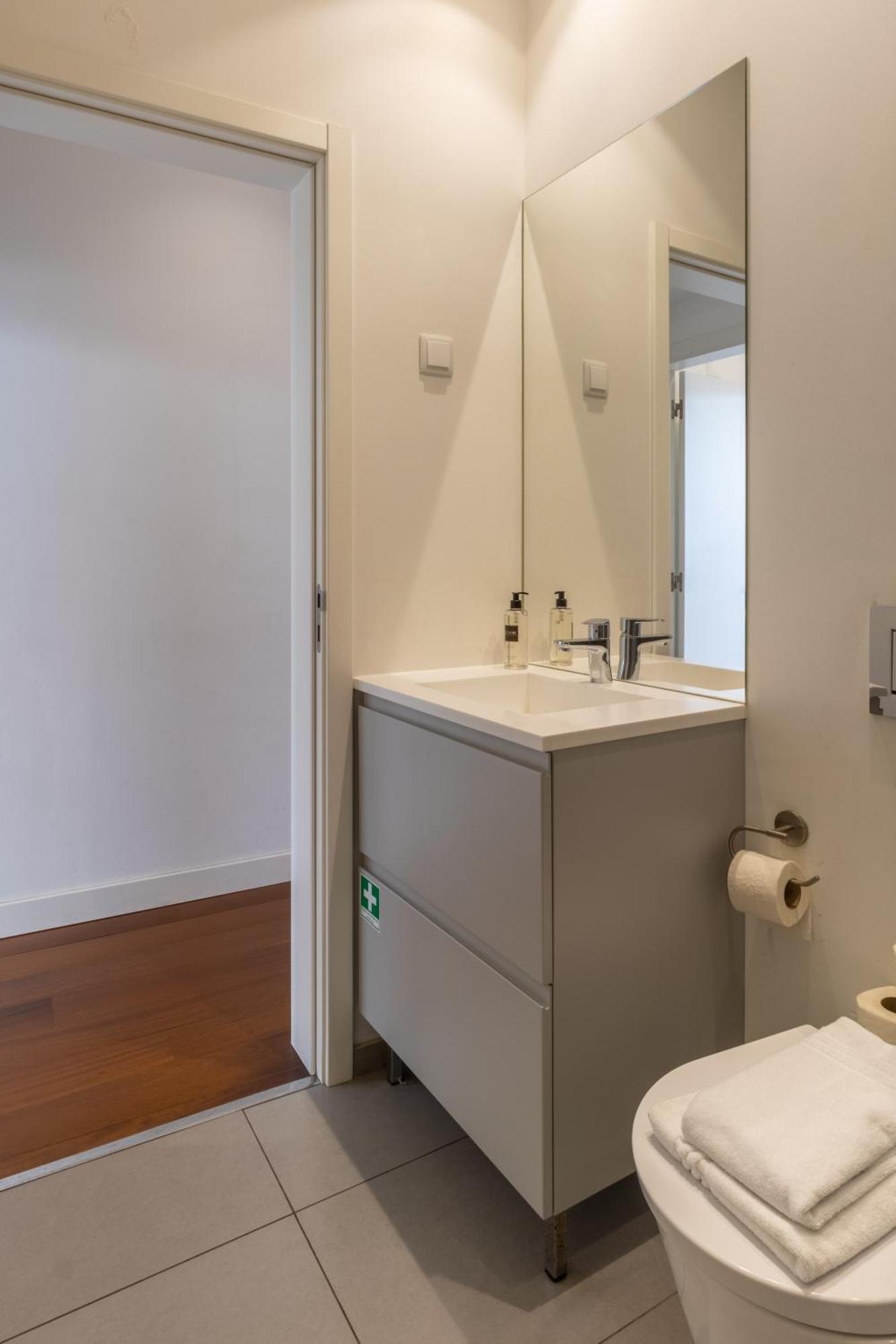 דירות ליסבון Modern 3Br, Terrace, Ac/Heating & Self Check-In מראה חיצוני תמונה